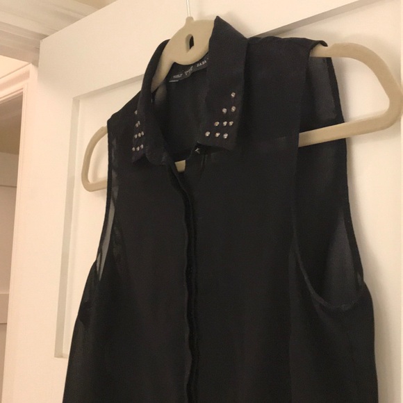 Zara Light Sleeveless Blouse - Picture 2 of 5